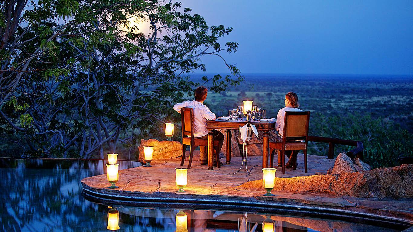 Elsas-Kopje-Dinner-by-the-Pool.jpg 