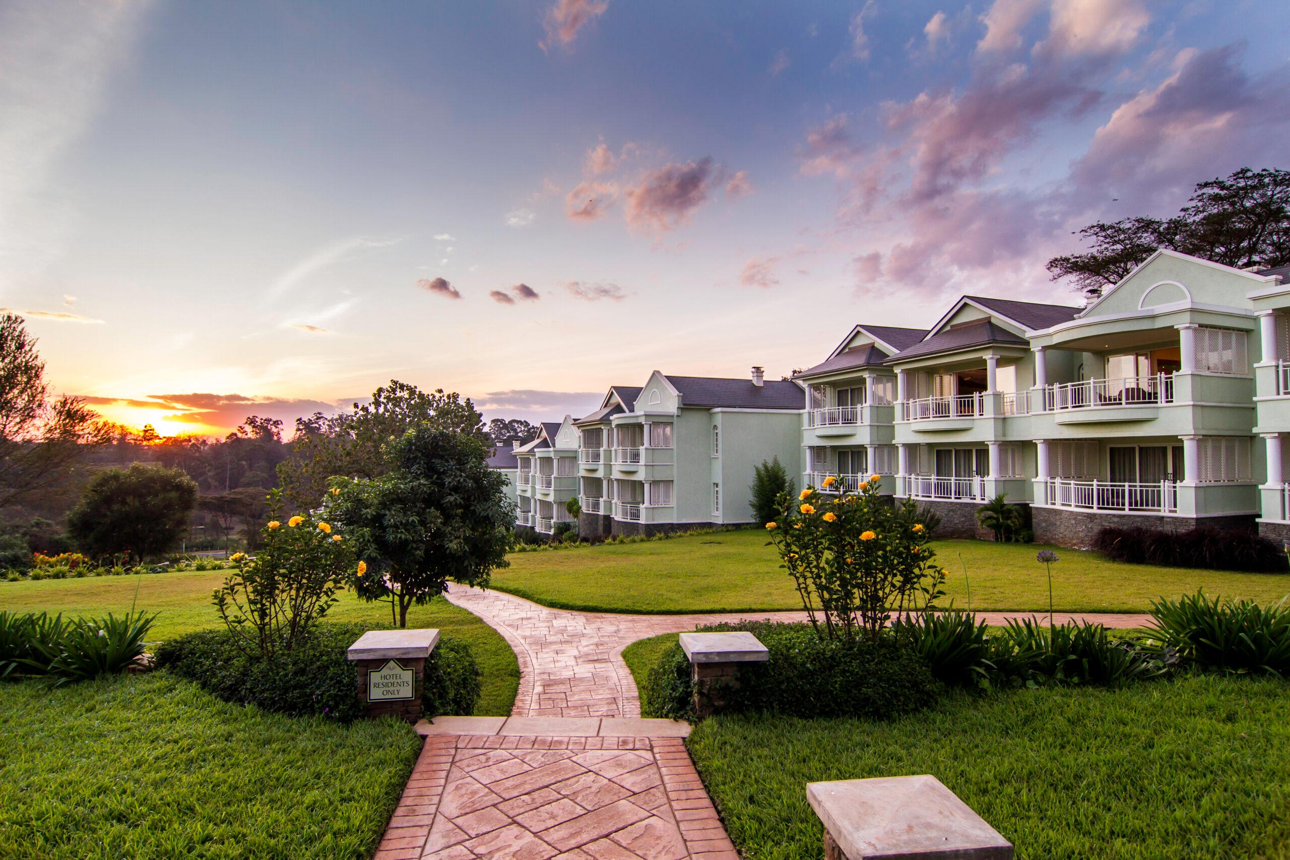 hemingways-hotel-exterior-gardens-scaled