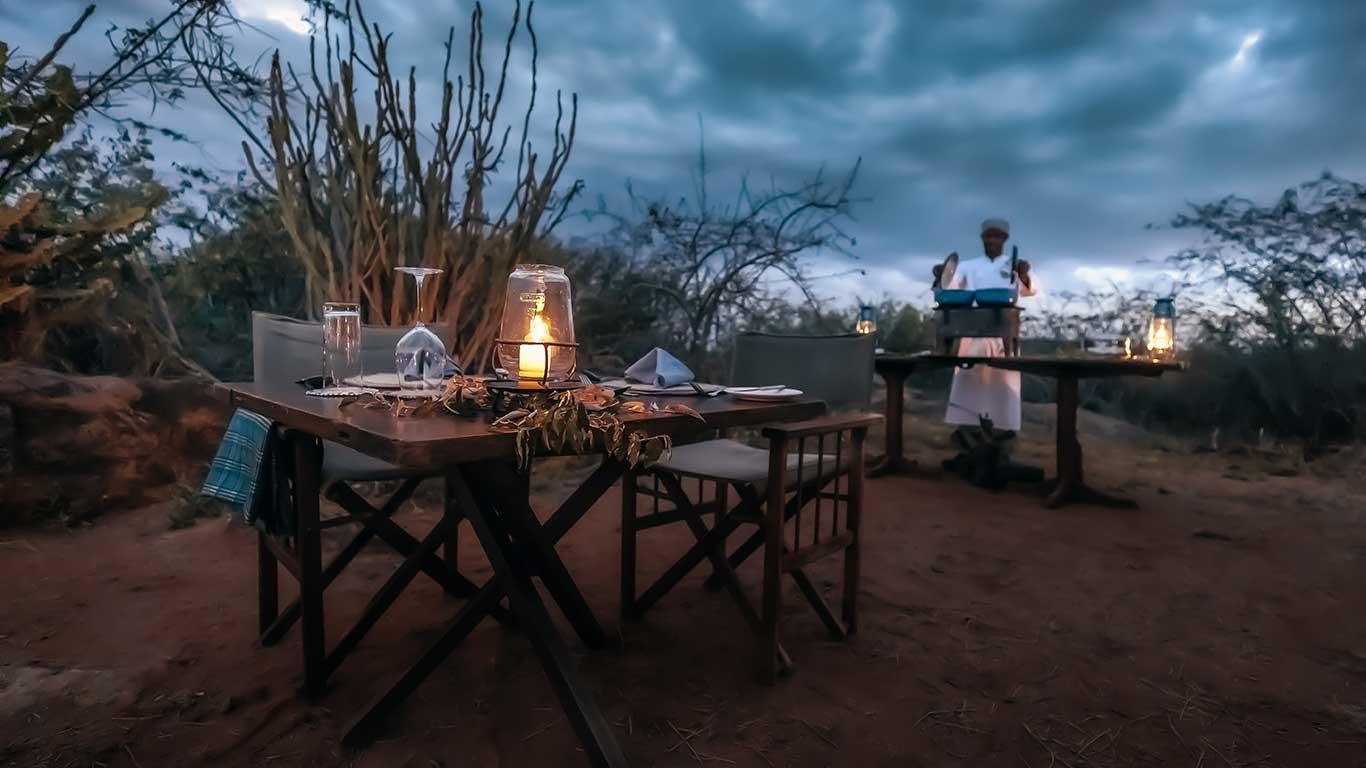 LoisabaStarBeds-Sundowner-Dinner-Set-Up